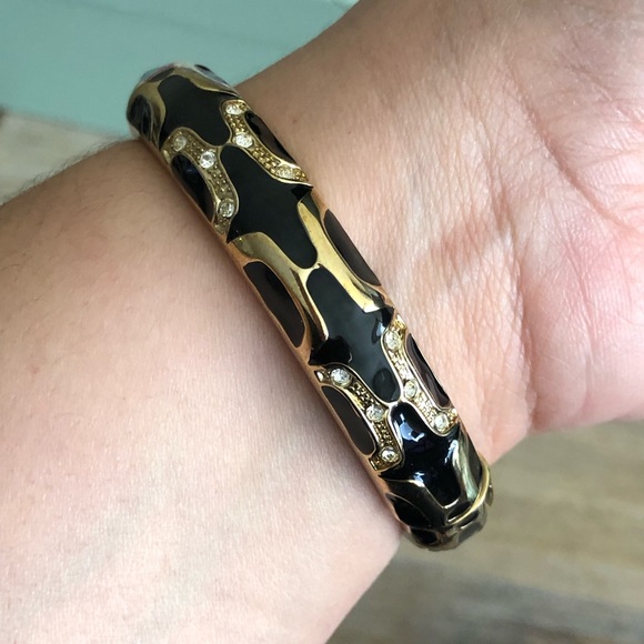 Black and Gold clasp Bracelet - Picture 8 of 10